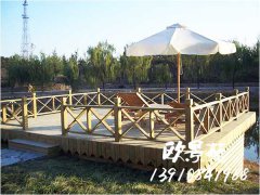 防腐木临水平台